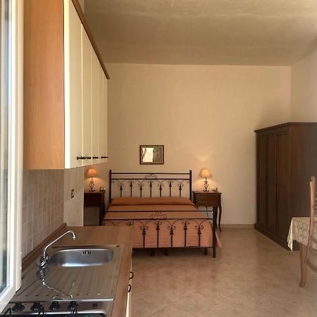 La Rondine Bed And Breakfast อุจจาโน ลาเคียซา ภายนอก รูปภาพ