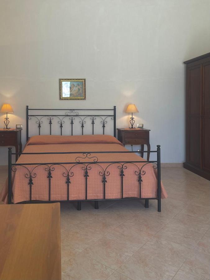 La Rondine Bed And Breakfast อุจจาโน ลาเคียซา ภายนอก รูปภาพ