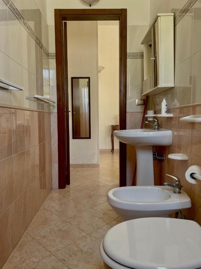 La Rondine Bed And Breakfast อุจจาโน ลาเคียซา ภายนอก รูปภาพ
