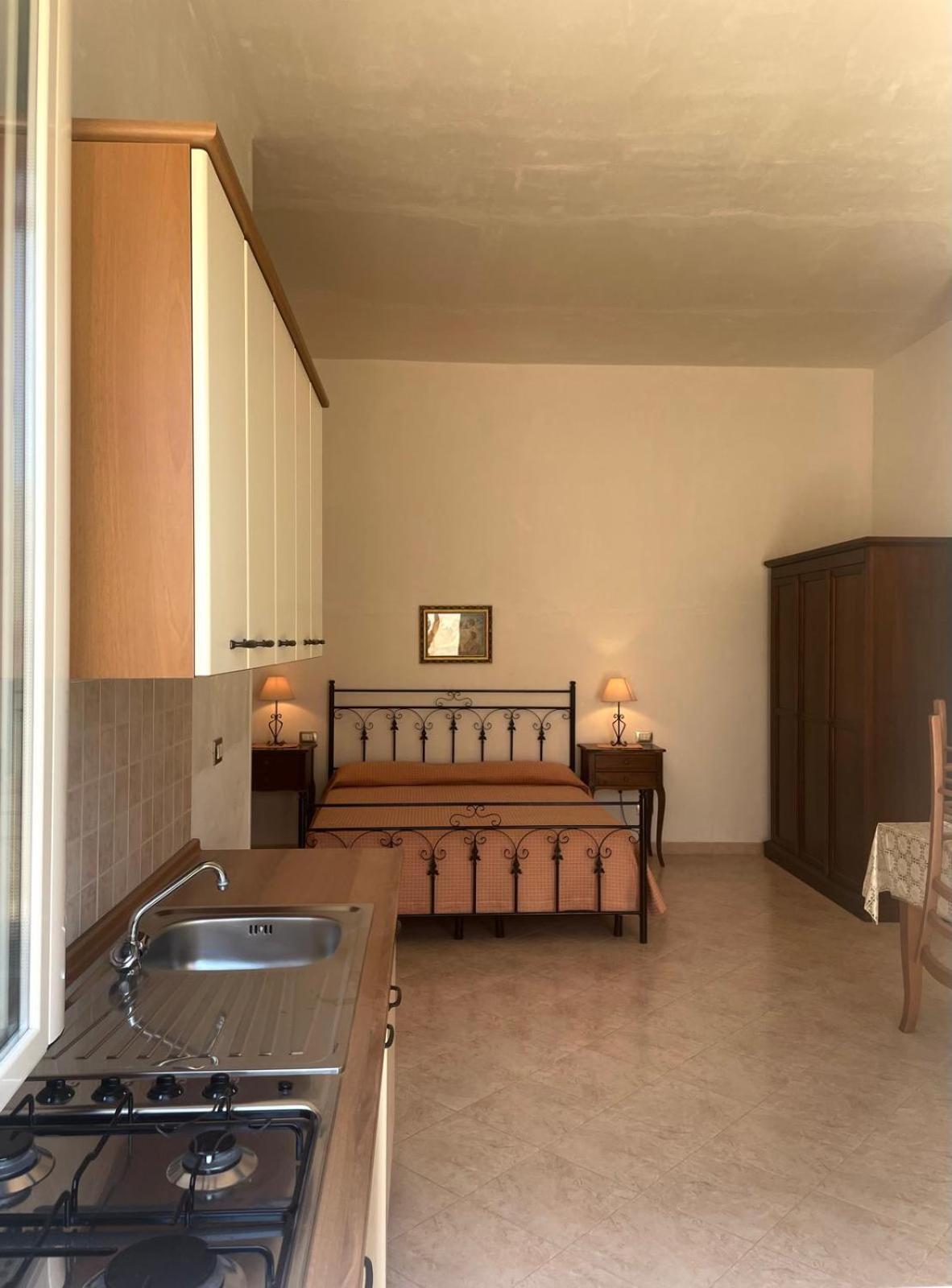 La Rondine Bed And Breakfast อุจจาโน ลาเคียซา ภายนอก รูปภาพ